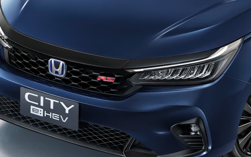 กระจังหน้า ดีไซน์สปอร์ตแบบ RS และไฟหน้าแบบ LED