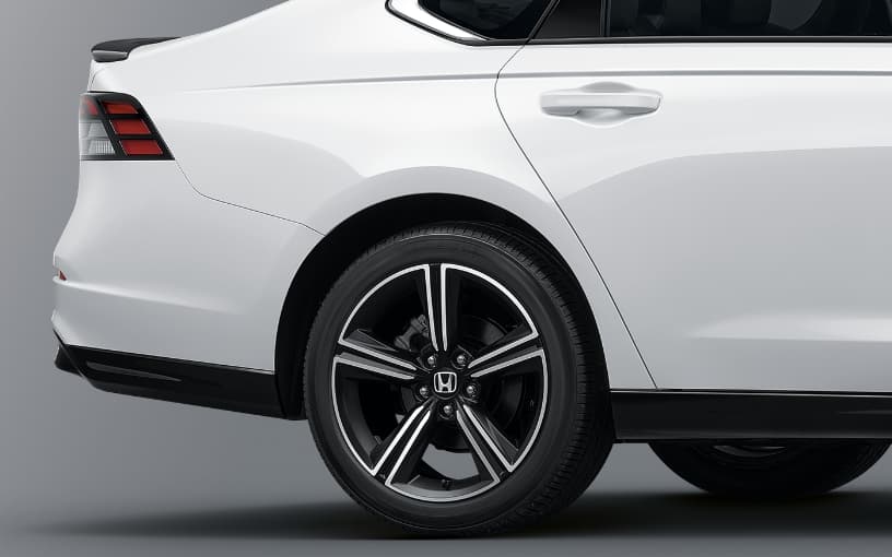 ล้ออัลลอยขนาด 18 นิ้ว ดีไซน์สปอร์ต